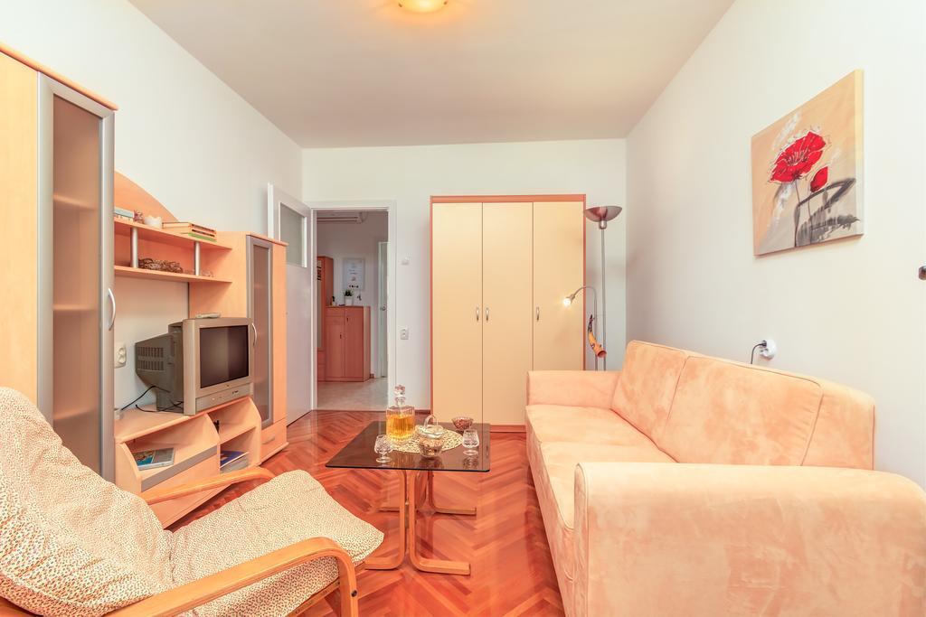 Apartment Barbaresko Split Exterior photo