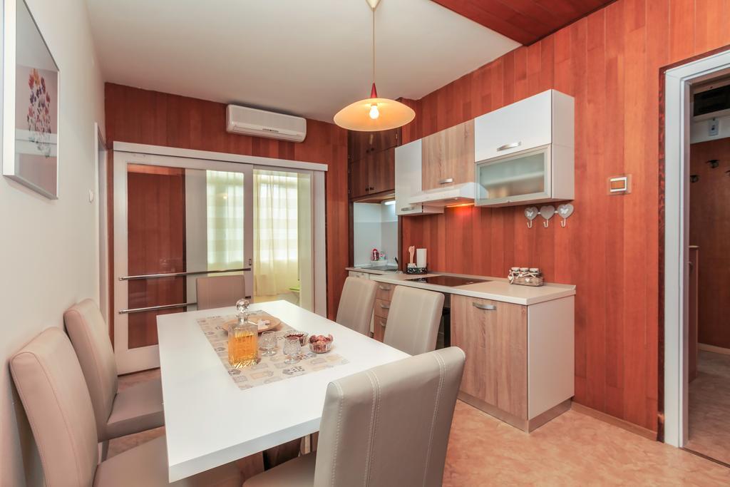 Apartment Barbaresko Split Exterior photo
